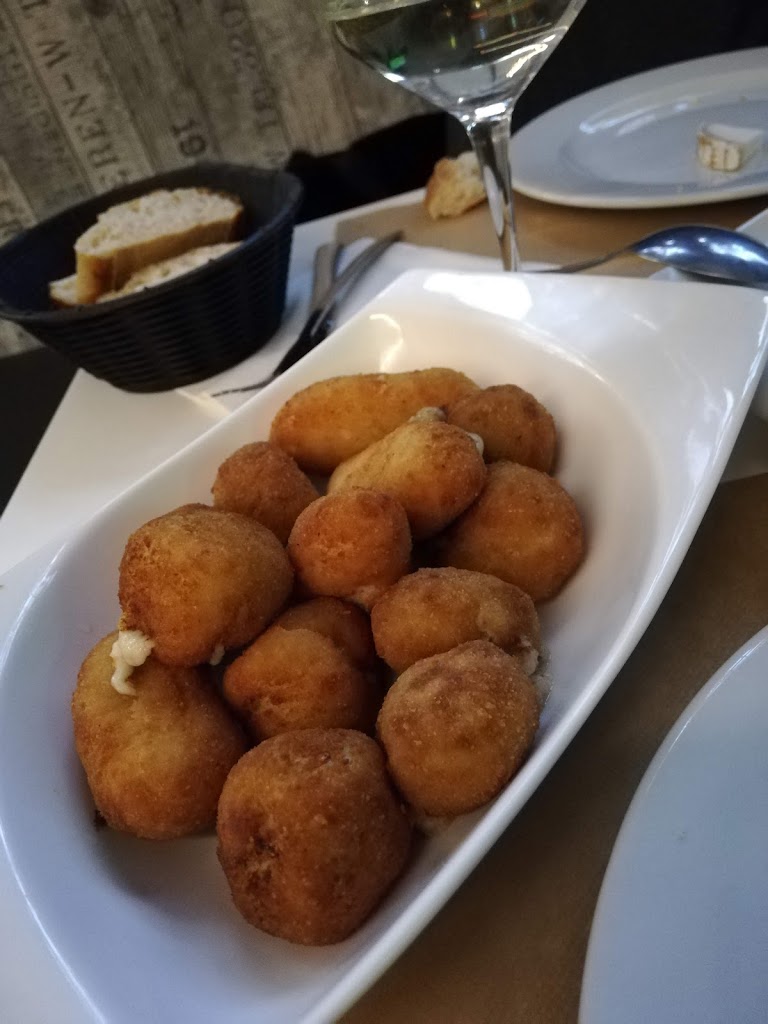 Black Jack Pub — Comida y bebida