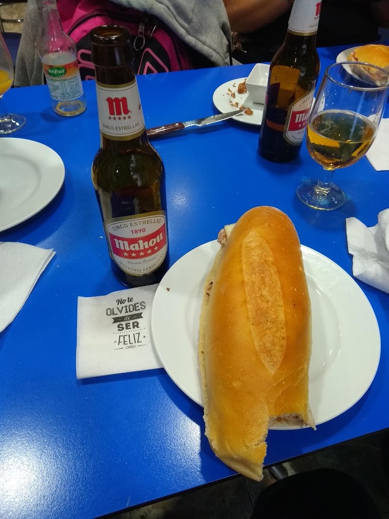 Bar Cafeteria Jcd — Comida y bebida