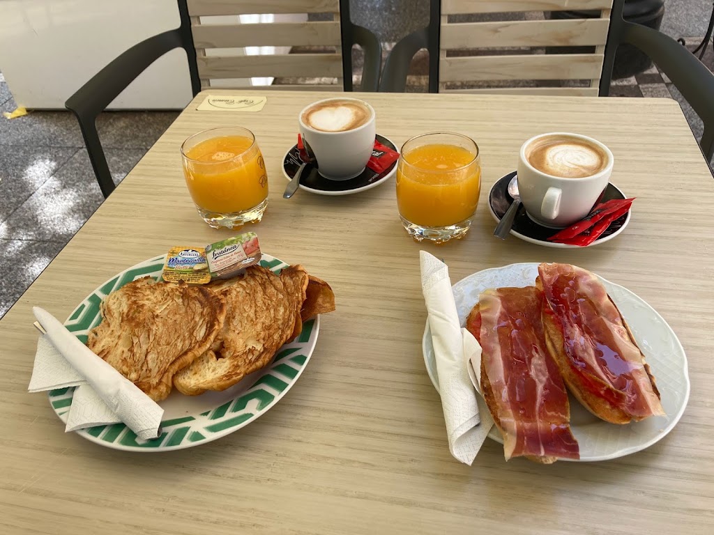 Cafe Camin — Comida y bebida