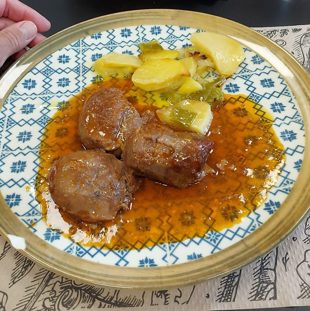 RESTAURANTE DONA CARMEN — Comida y bebida