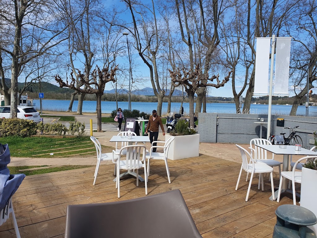 Set Cafe, el bar de la costa de Banyoles — Ambiente