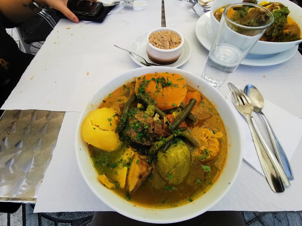 Bar Restaurante Parada — Comida y bebida