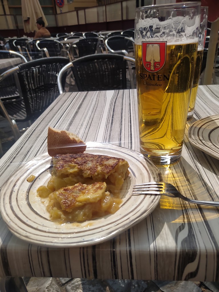 Bar El Parlamento — Comida y bebida