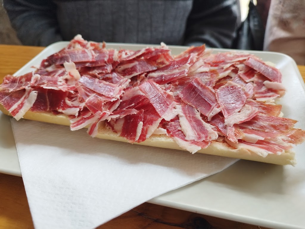 Bar - Cafeteria Ca La Patru — Comida y bebida