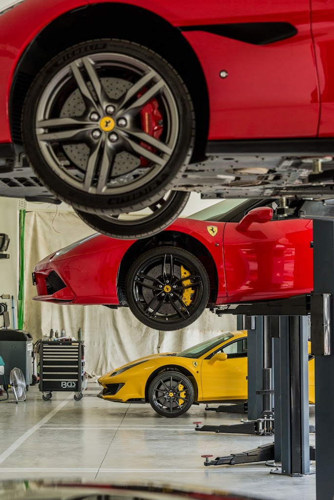 Taller Oficial Ferrari Dealer C. de Salamanca (Marbella)