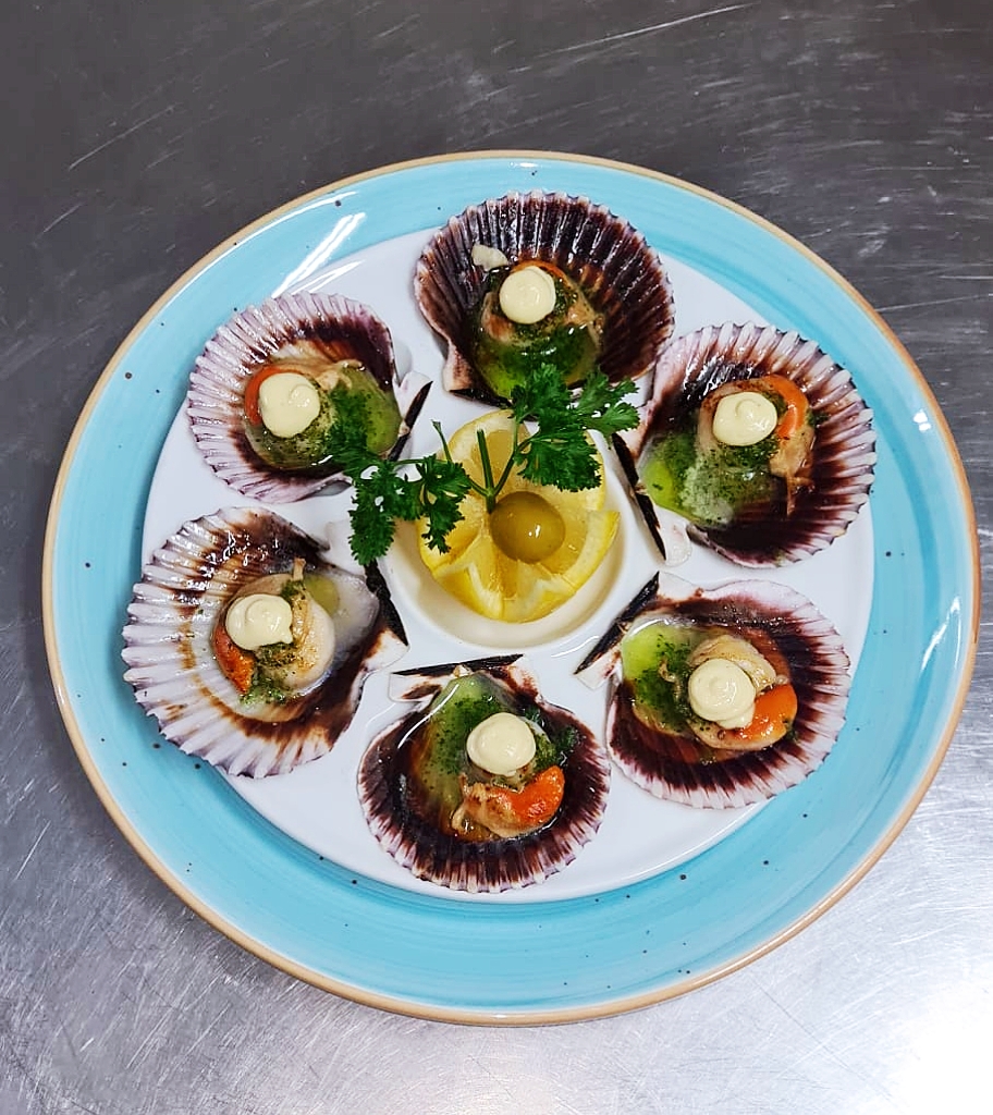 Restaurante La Canada — Comida y bebida