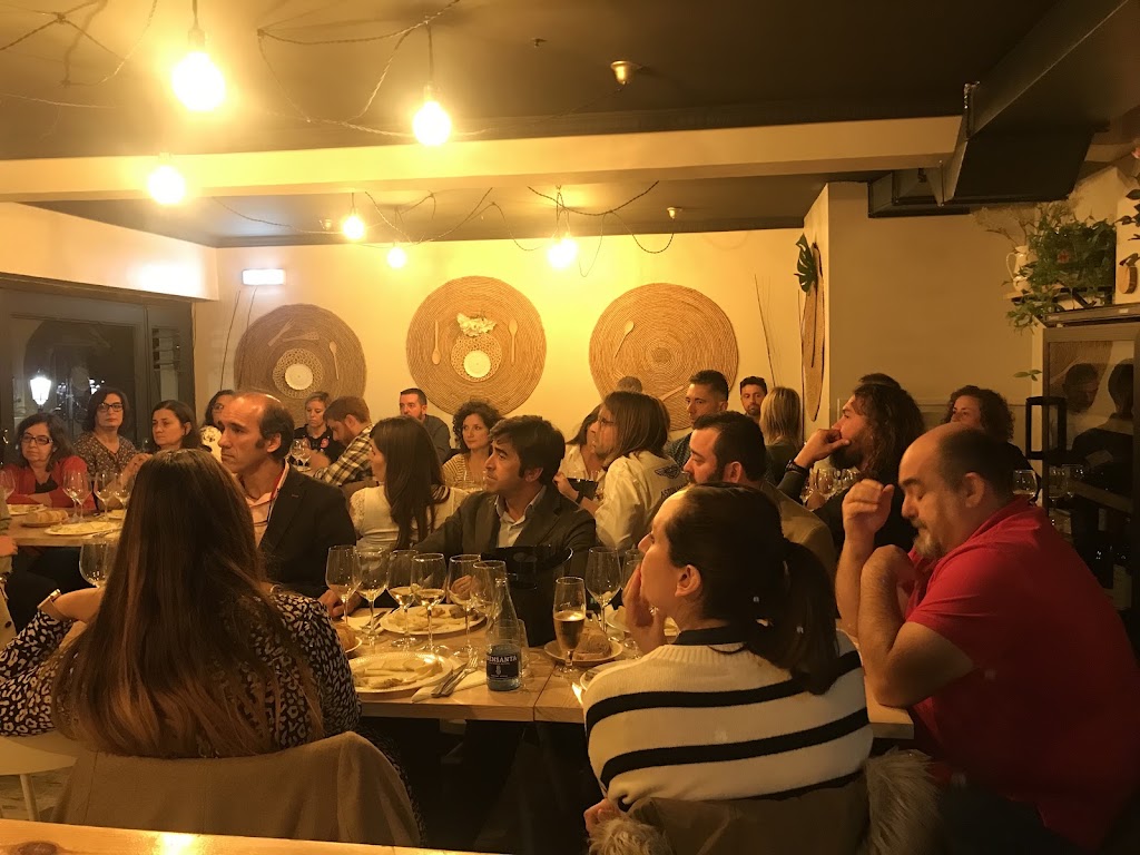 Vinoteo La Fabada Asturiana en Oviedo / Uvieu — Ambiente