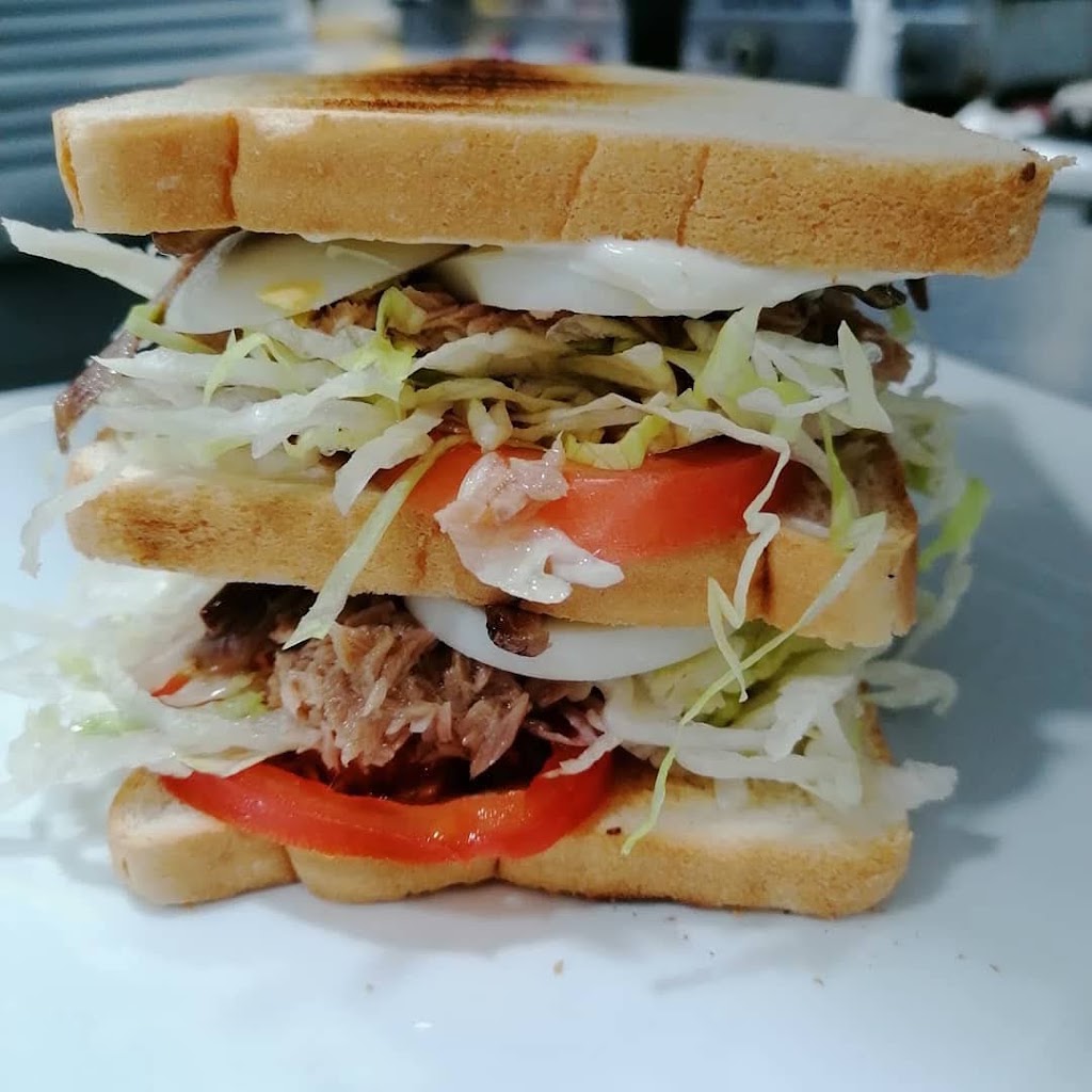 El Barranque — Comida y bebida
