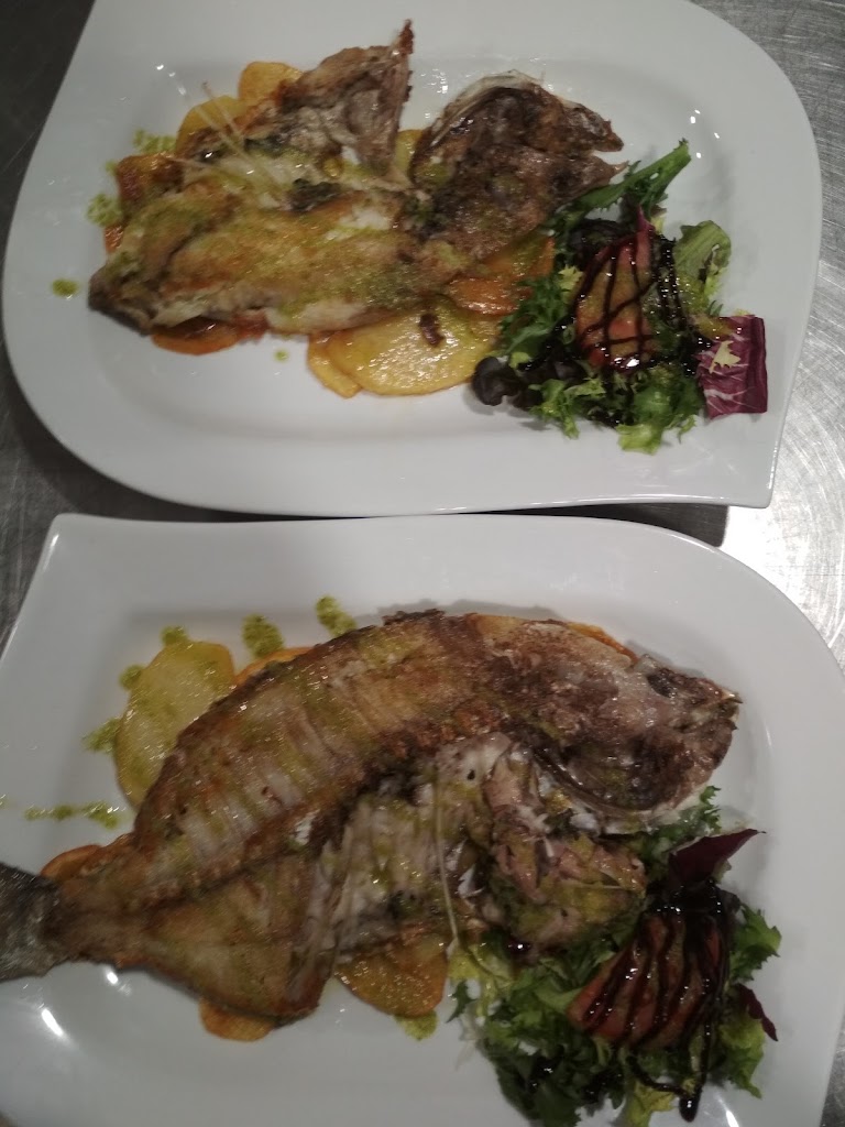 Casa de Comidas El Piqueron — Comida y bebida