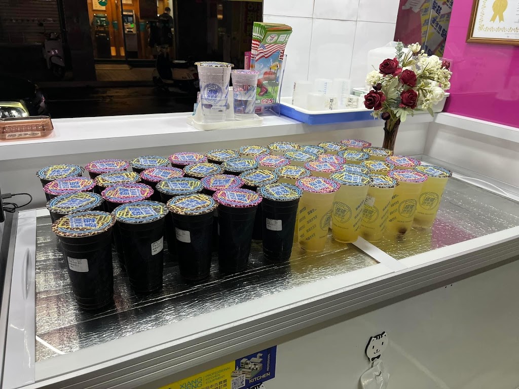 搖滾鮮奶茶 岡山平和店 熊貓uber24HR全年無休 的照片