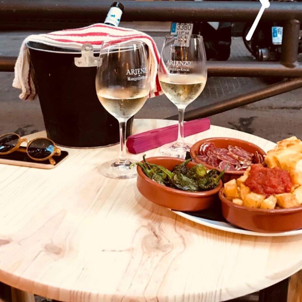 Kikkers Bar — Comida y bebida