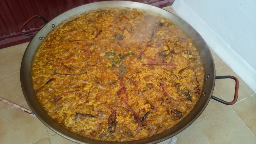 Bar Los Arcos — Comida y bebida