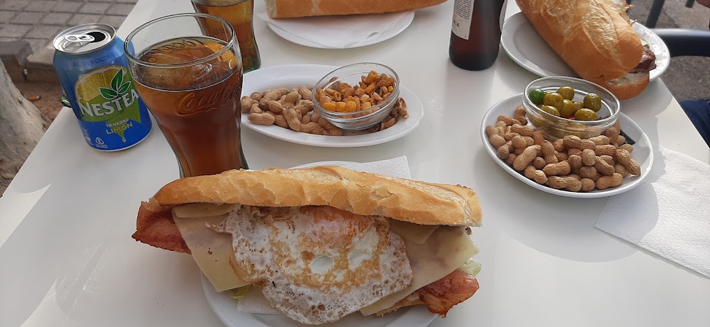 Antigua Estacion — Comida y bebida