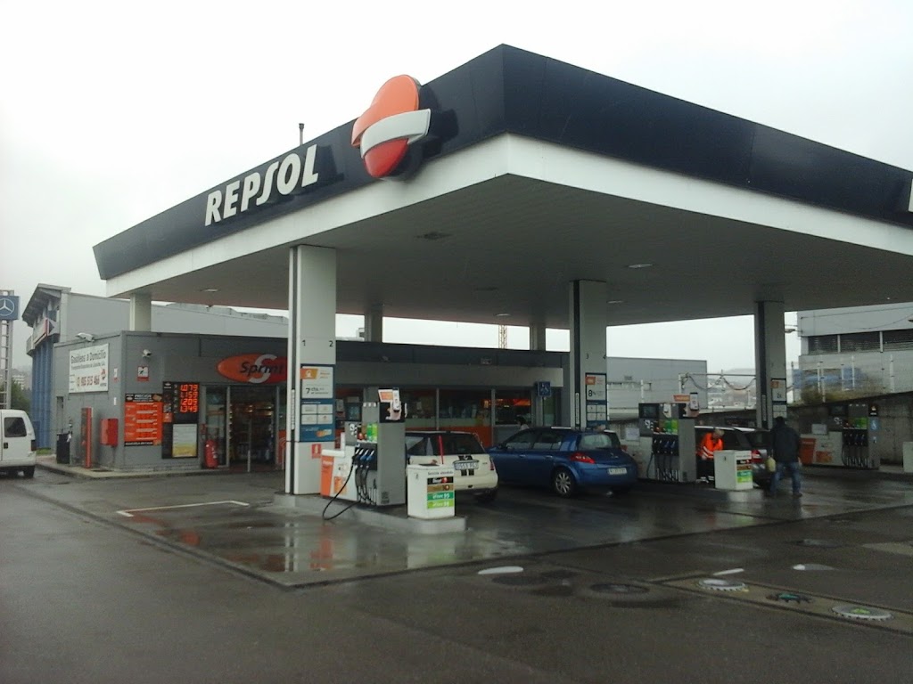 Estacion de Servicio Repsol — Surtidor de combustible
