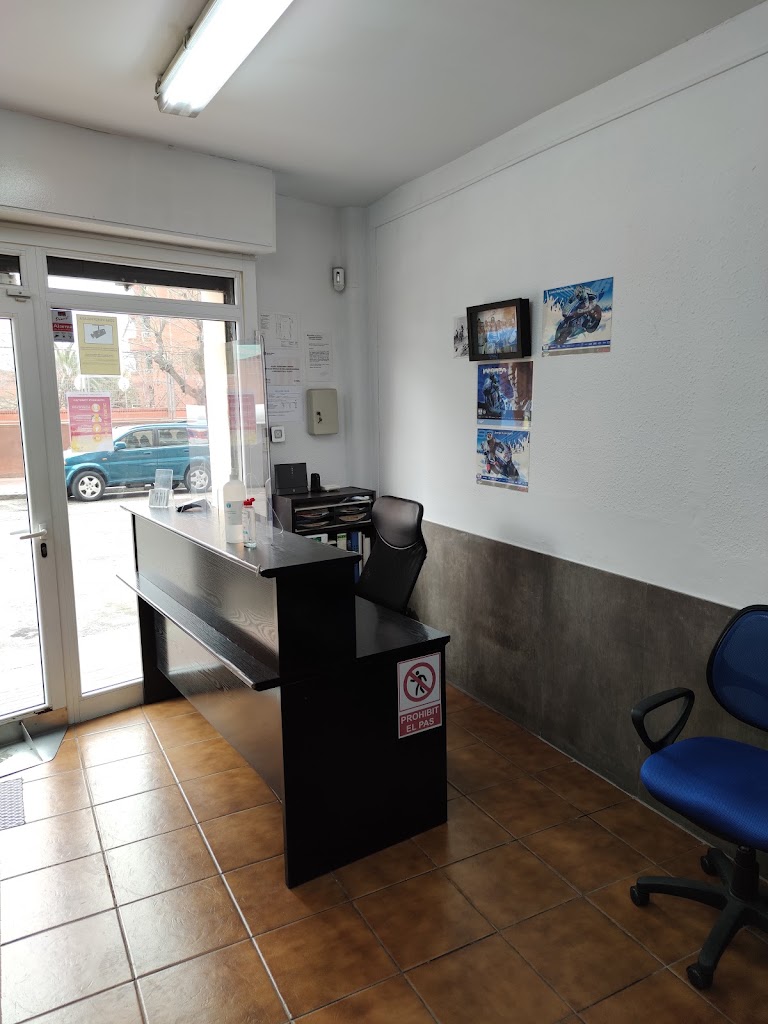 MOTOS MORENO — Interior