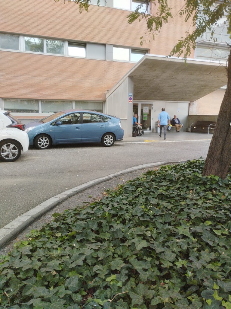 Residencia y Centro de Dia Rubi — Exterior