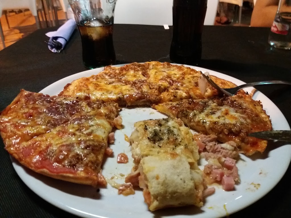Pizzeria Garden — Comida y bebida