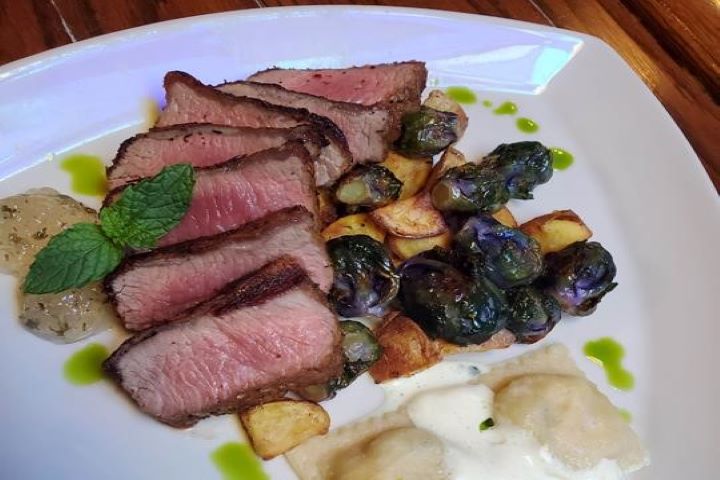  Houligans Steak & Seafood Pub