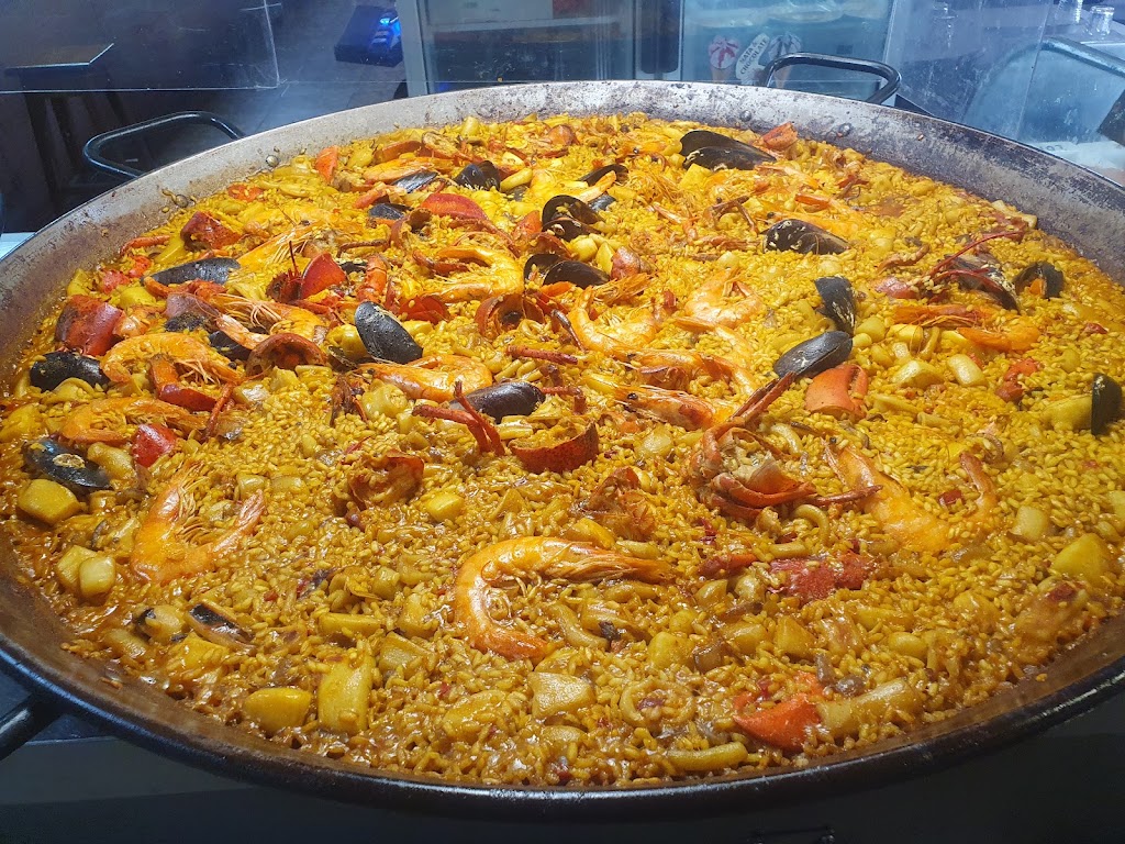 Tres Banderas Borny — Comida y bebida