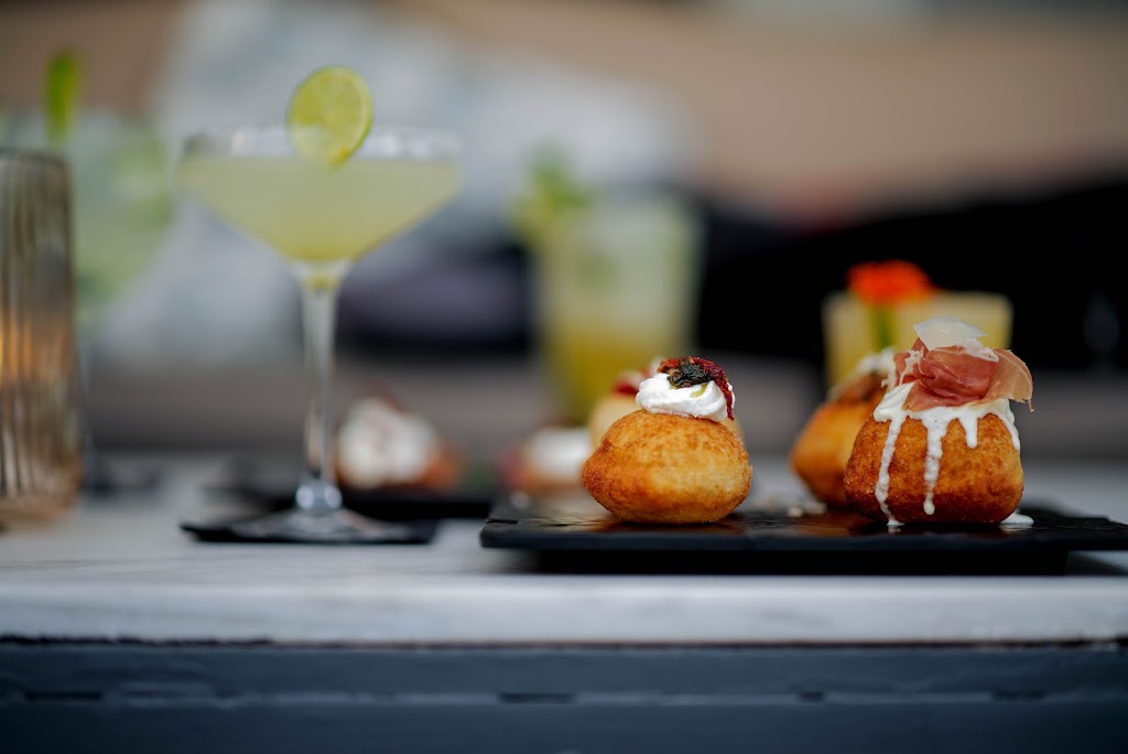 Oasis ibiza — Comida y bebida
