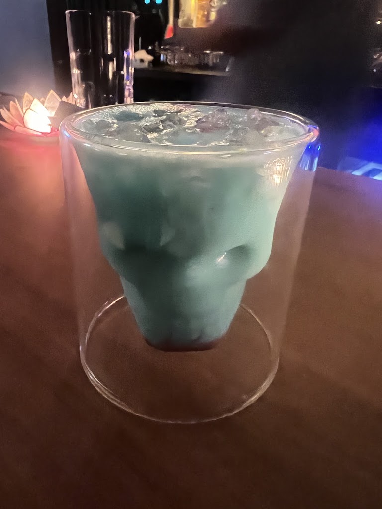 Seven Bar — Comida y bebida