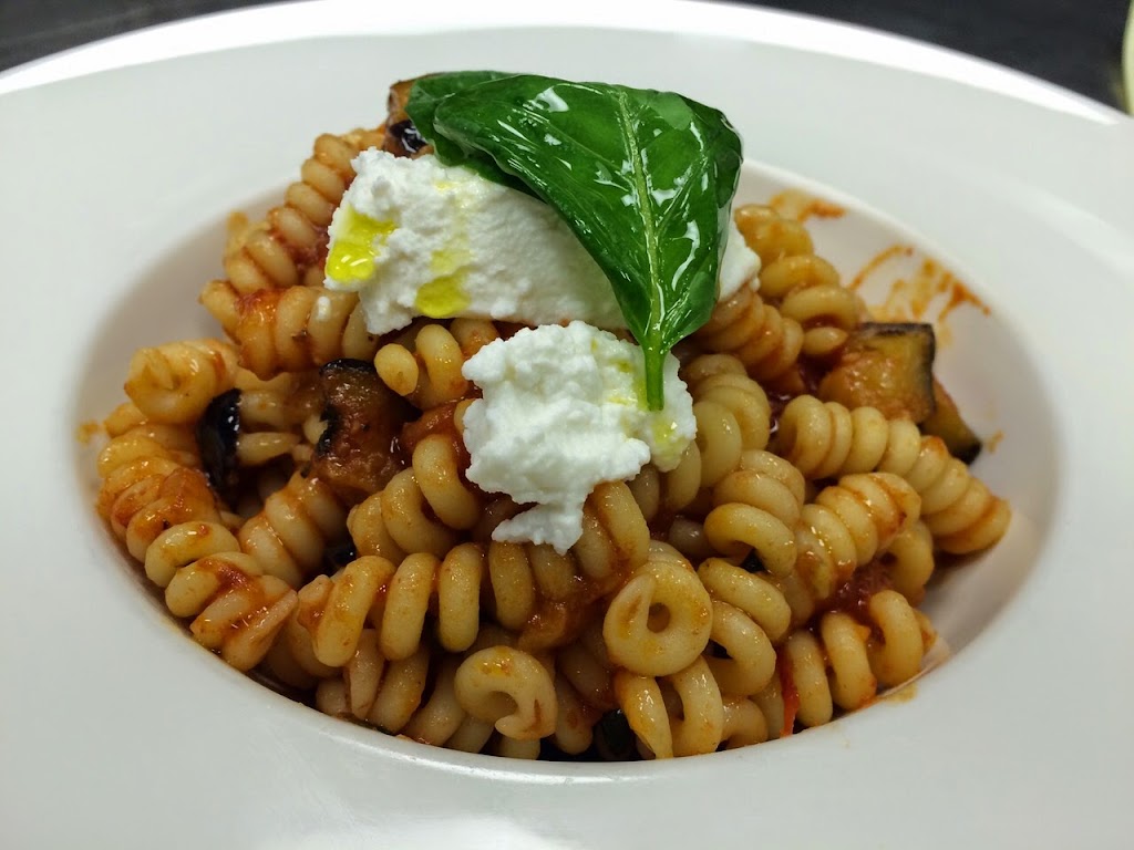 Restaurante La Trattoria — Comida y bebida