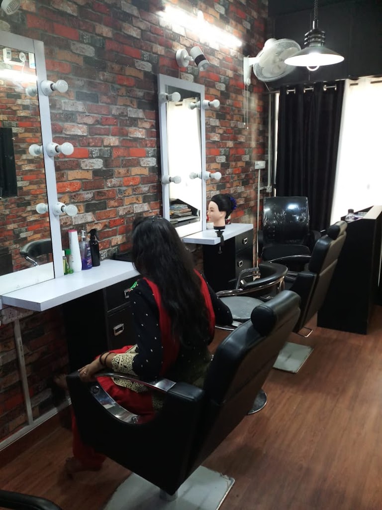 Vaishnavi Salon Make Up Studio