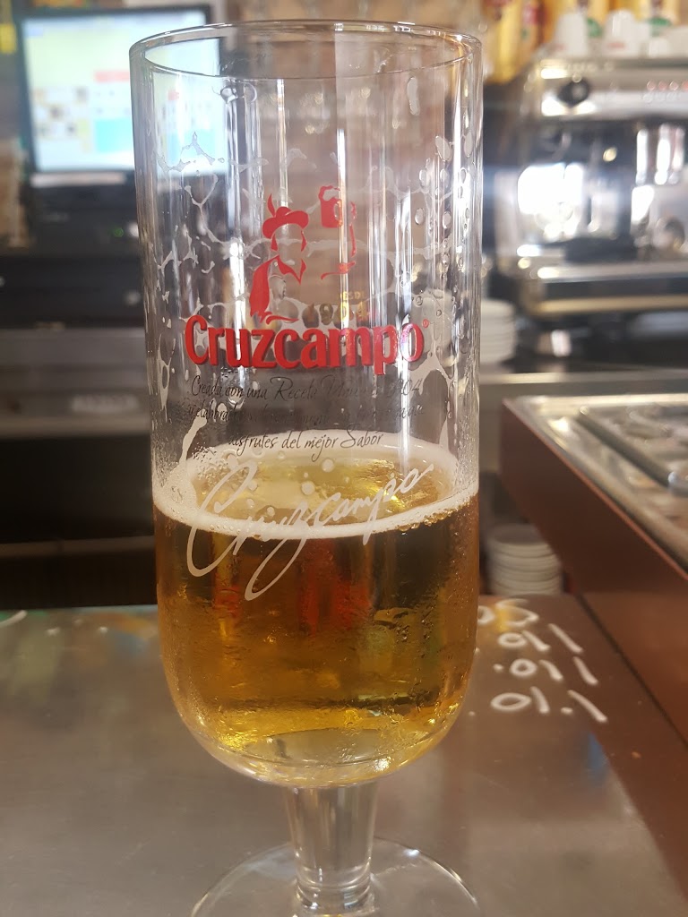 Bar Titi — Comida y bebida