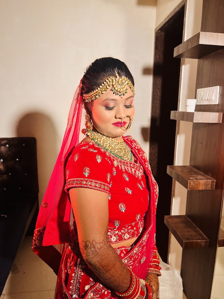 Kavita Hirani Laxmi Ladies Corner Beauty Parlour