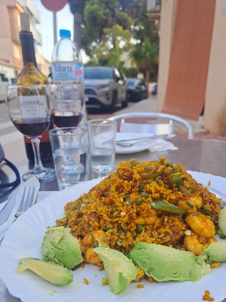 Bar Restaurante El Delfin — Comida y bebida
