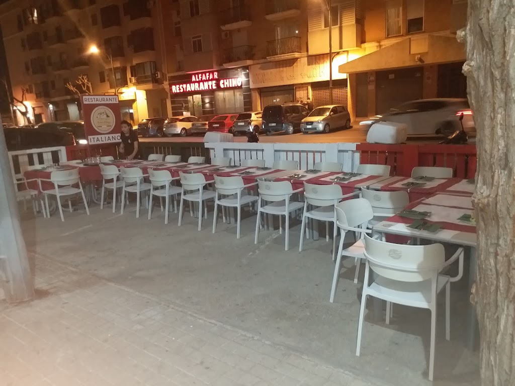 Italian Village Restaurante Pizzeria y comida Hindu — Ambiente