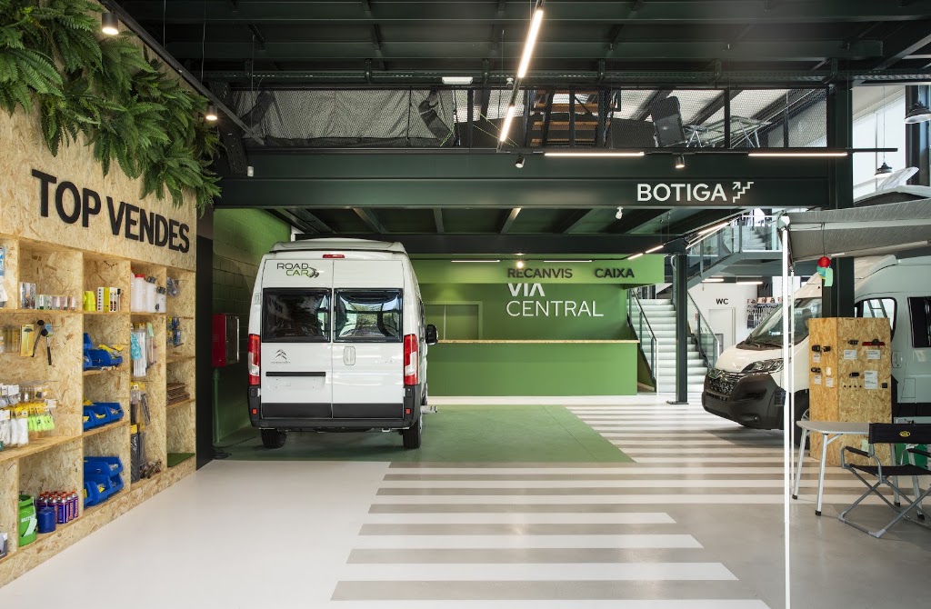 VIA CENTRAL Camper i Camping — Estacionamiento