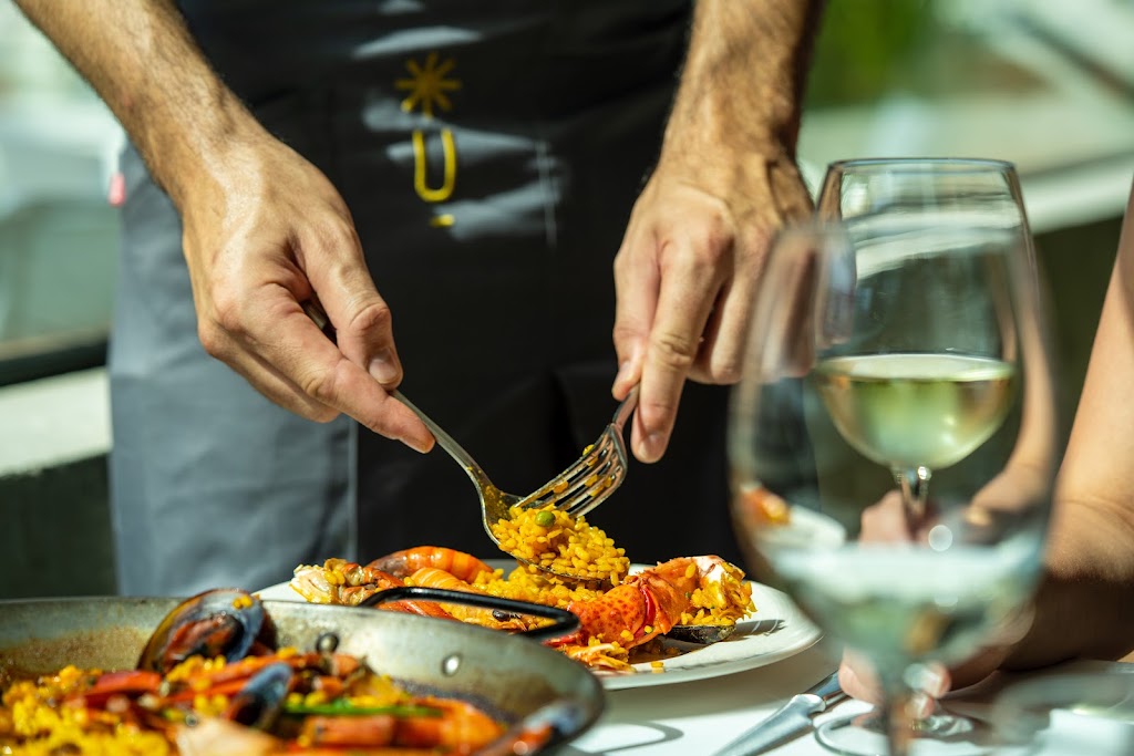 U Nautic Restaurante — Comida y bebida