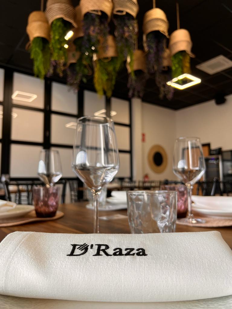 Restaurante D'Raza — Del propietario