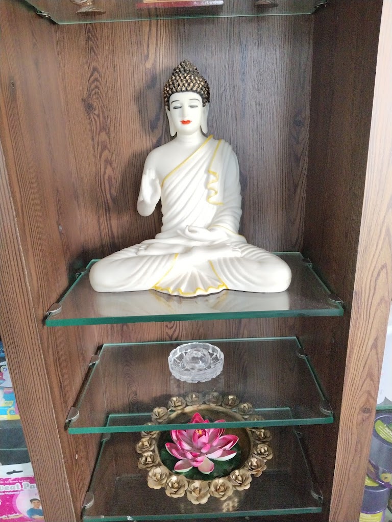 Raashi Ladies Herbal Beauty Parlour