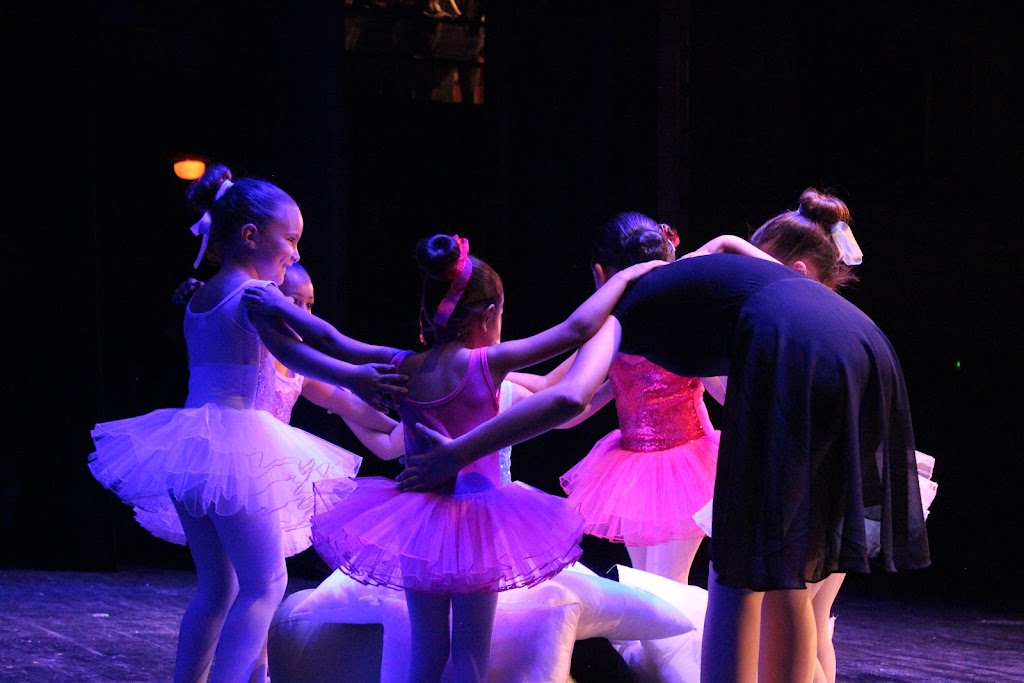 Escuela de Danza Mireia Cabau — Danza