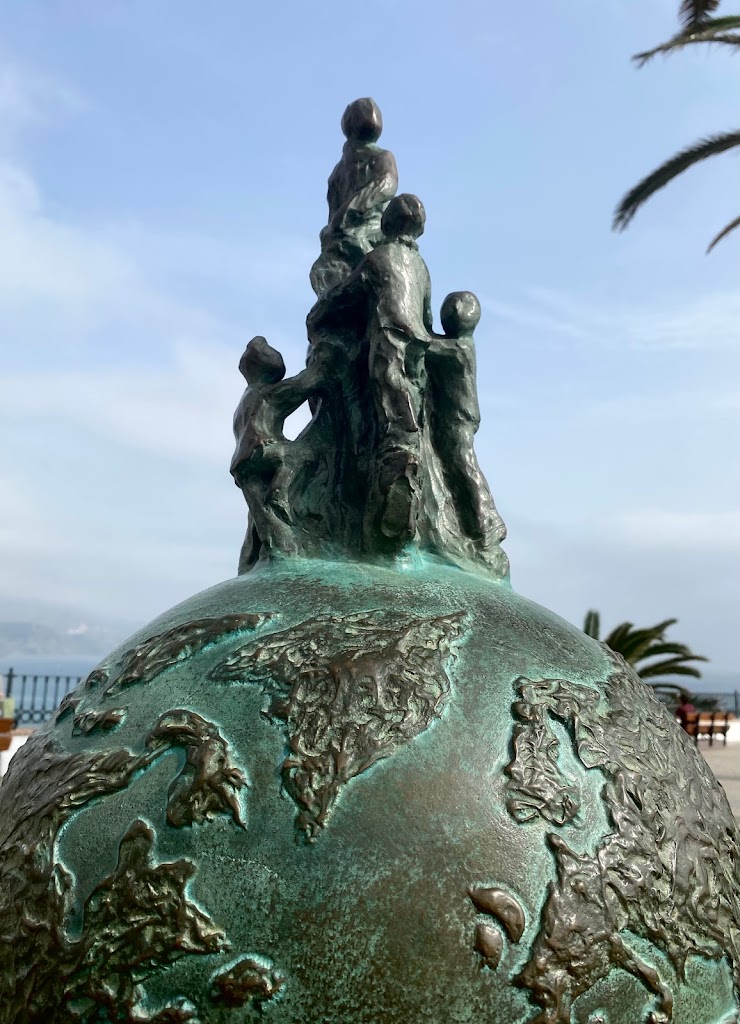 Escultura Homenaje a los Descubridores de la Cueva