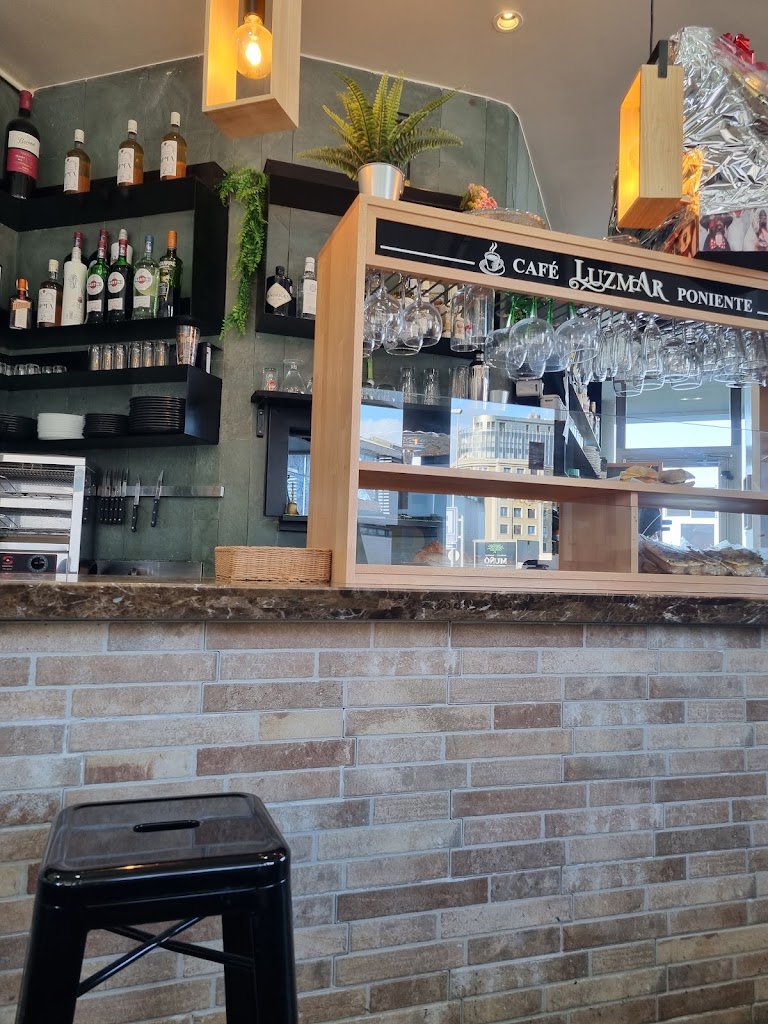 Cafe Luzmar Poniente — Ambiente