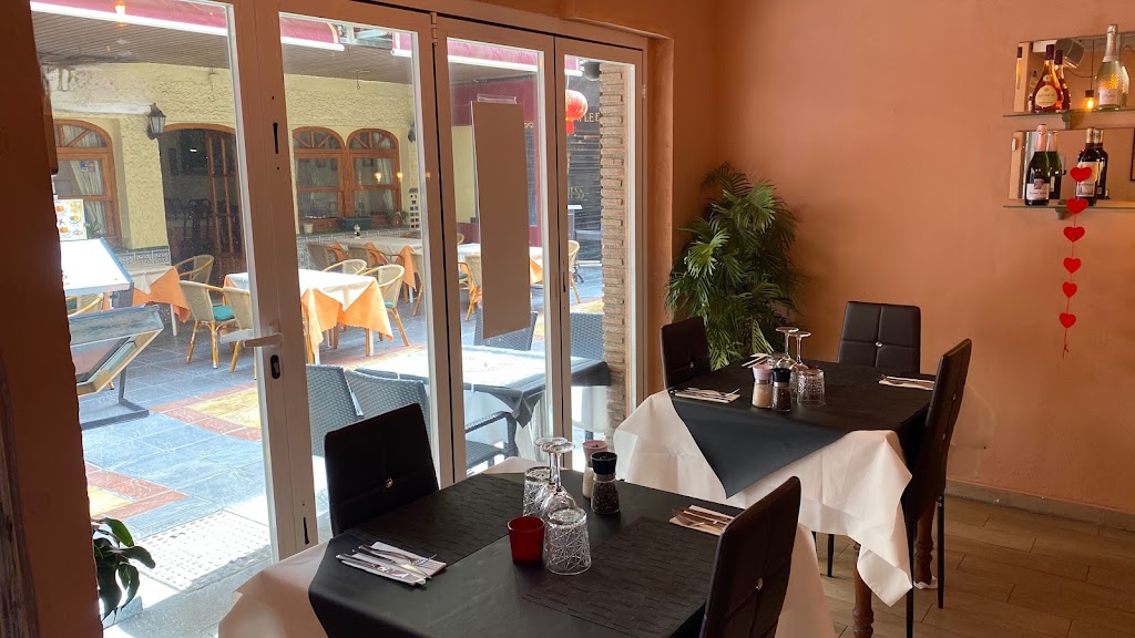 Restaurant Aroma — Ambiente