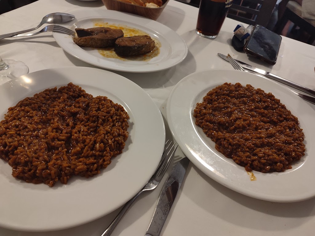Restaurante Hogar Del Pescador — Comida y bebida