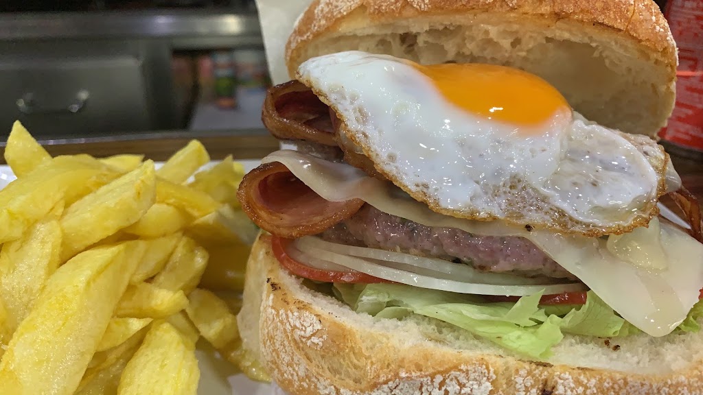 Cafe Bar Davila — Comida y bebida