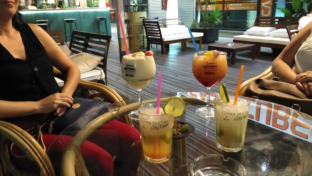 Mirador de Bahia Mar. Terraza Chill Out — Comida y bebida