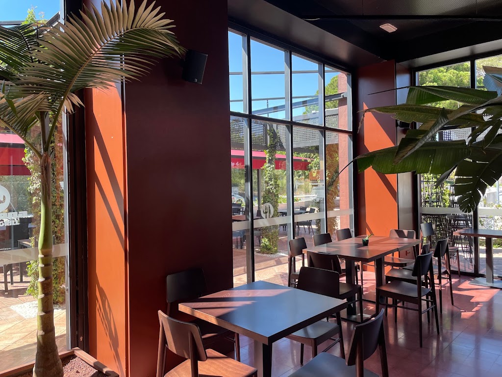 Sedona Bar and Grill Puerto — Ambiente