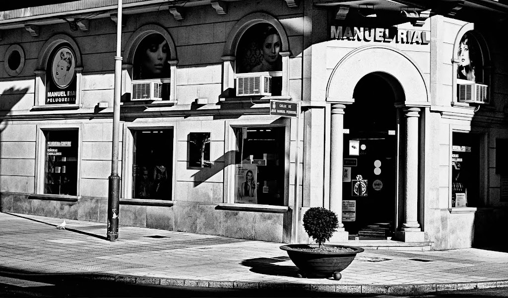 MANUEL RIAL PELUQUERIAS SL