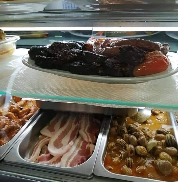 Polifuncional Serratella — Comida y bebida