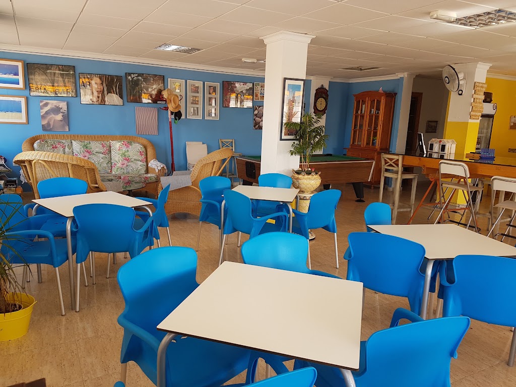 CAFETERIA-BAR "LA ISLA" — Ambiente