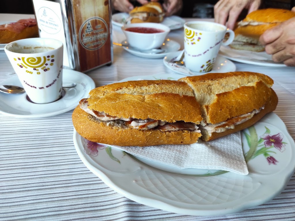 Asador Restaurante "Navas de Tolosa" — Comida y bebida