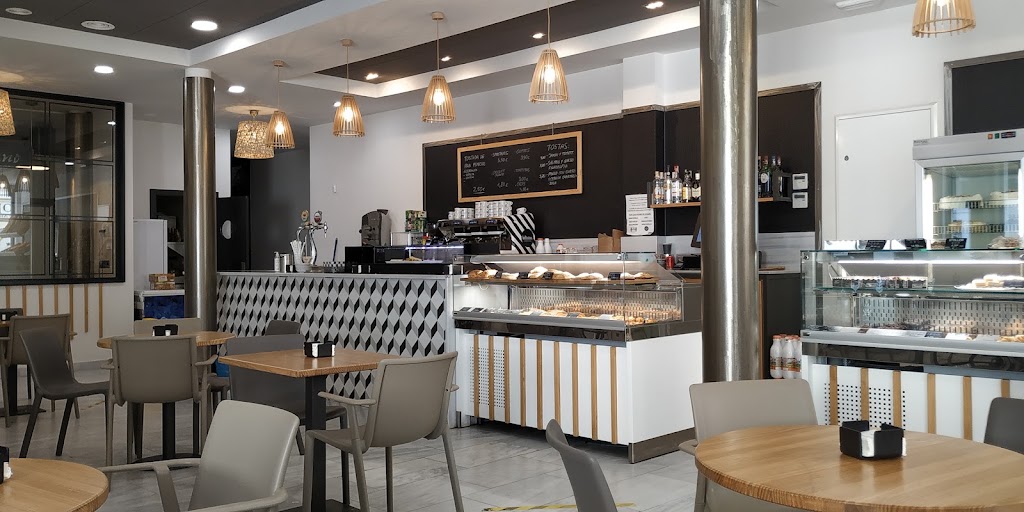 Manzano - Panaderia Cafeteria Pasteleria — Ambiente