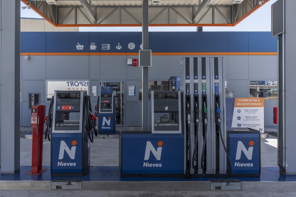 Gasolinera Nieves Torrejon — Exterior