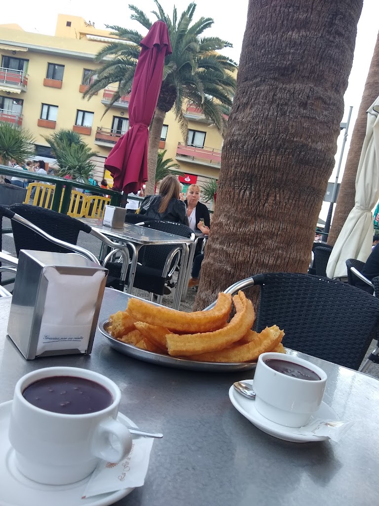 Churreria y Chocolateria El Guanche — Churro